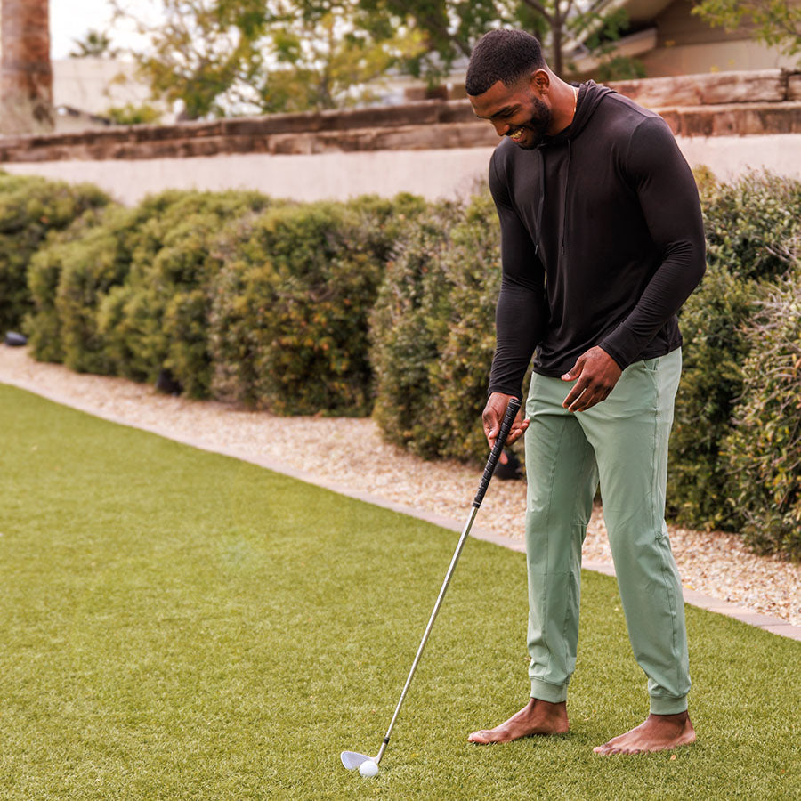 Wear Joggers for Golf Pants to Protect Legs from the Sun